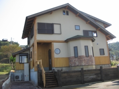和風建築／自然の丸太を使ったログハウスの別荘