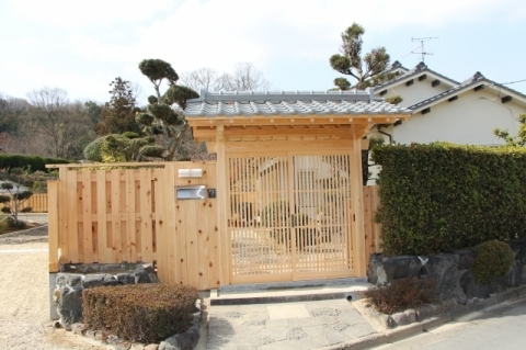 和風建築／築５０年の邸宅、建て替完成後の外溝工事が完成しました。
